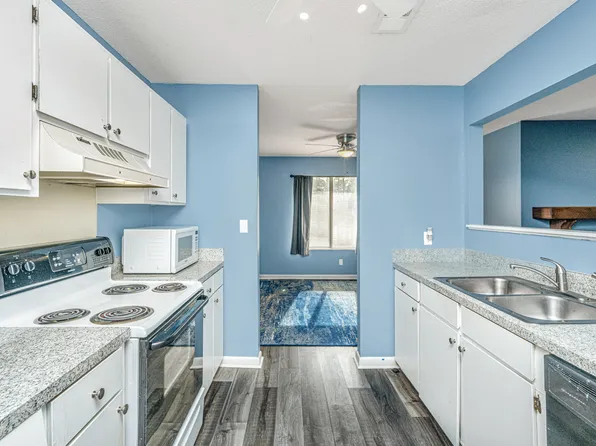 405 Greencastle Dr, Goose Creek, SC 29445