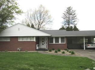 2037 Clubview Dr, Leland Grove, IL 62704