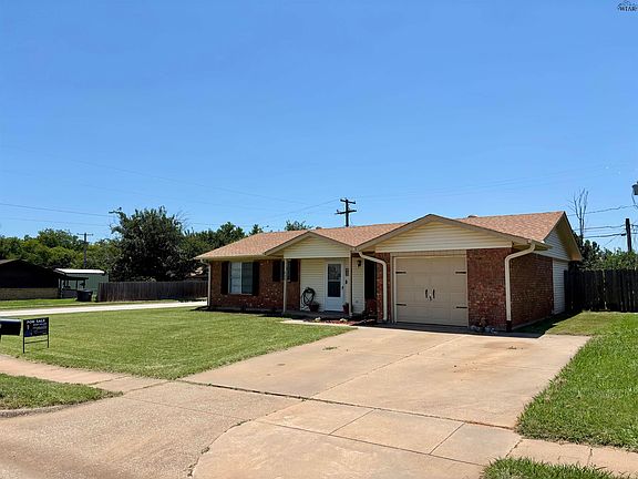 3rd image of 233 Loch Lomond Dr