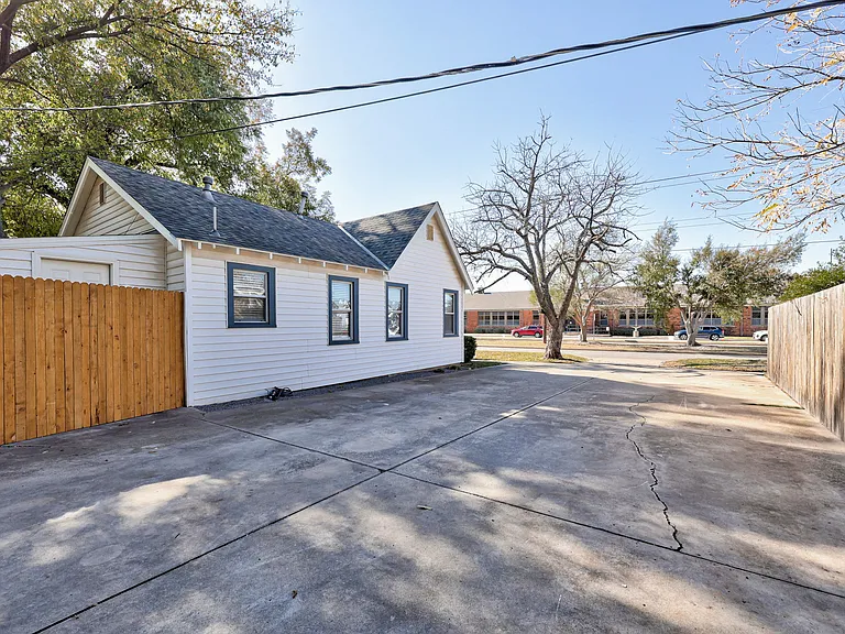 20 N Boulevard St — Photo 19