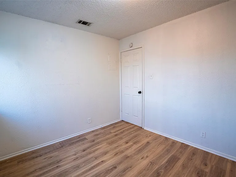 10209 Brownie Dr #D — Photo 7