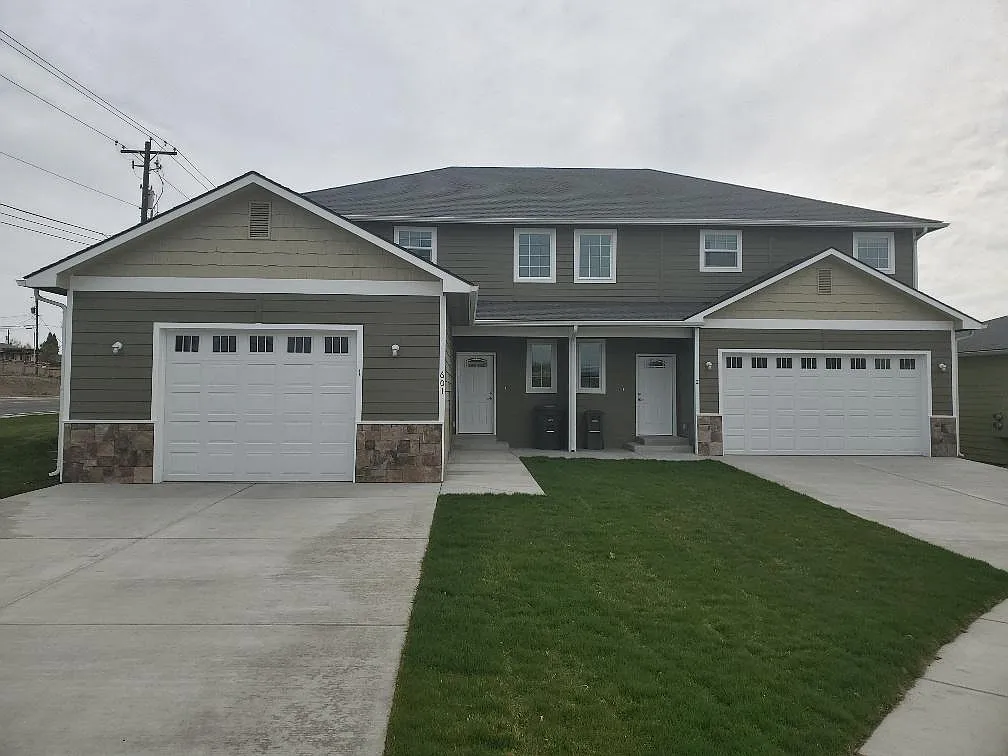 3 bed, 2.5 bath, 1975 sqft, $2,000 — Photo 1