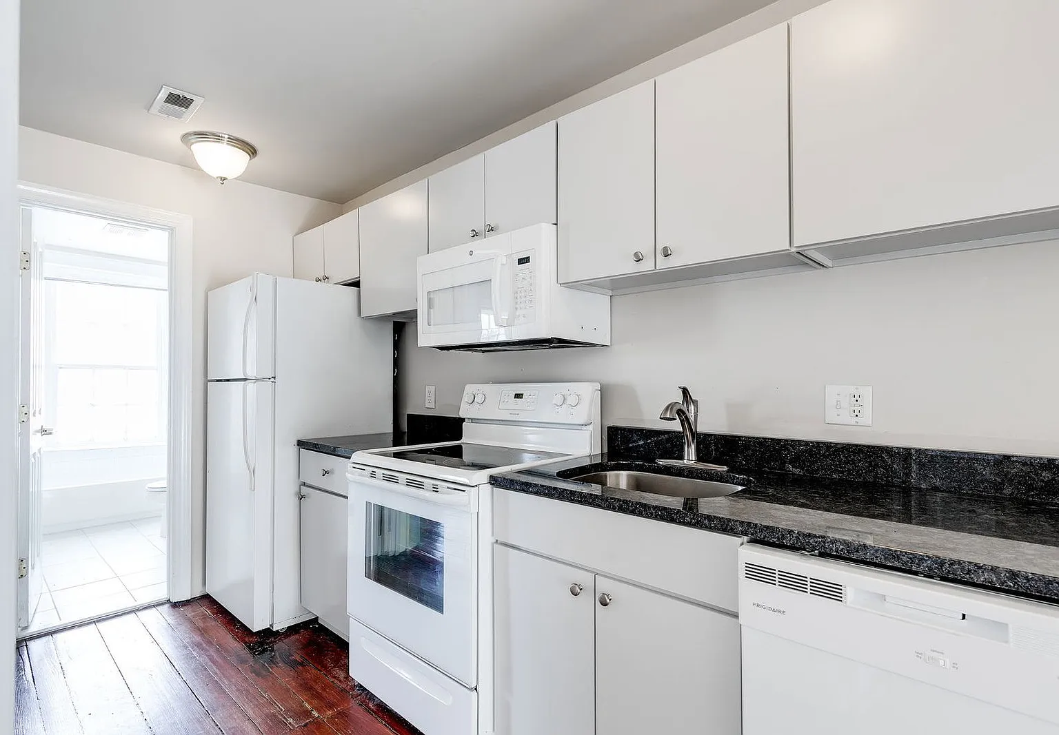 2 bed, 2.0 bath, 1776 sqft, $1,950 — Photo 3