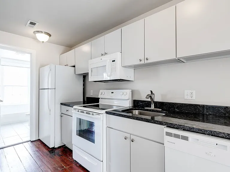 213 N 18th St #3 — Photo 3