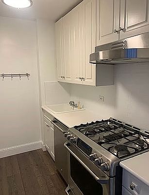 5th image of 215 E 80th St APT 6M