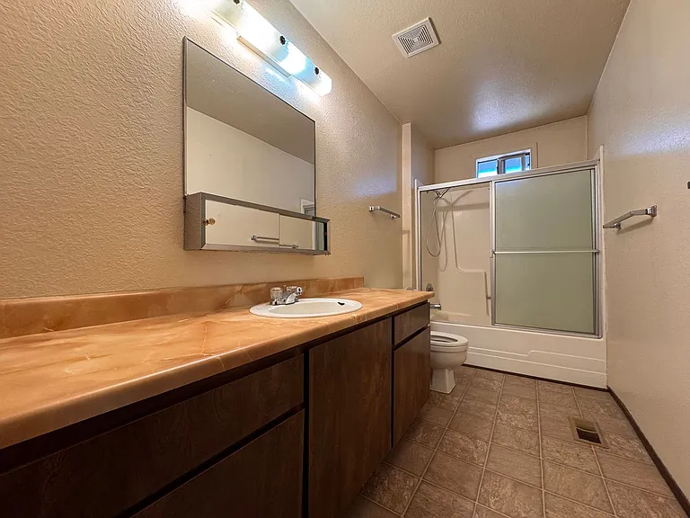 470-725 Reservoir Way — Photo 10