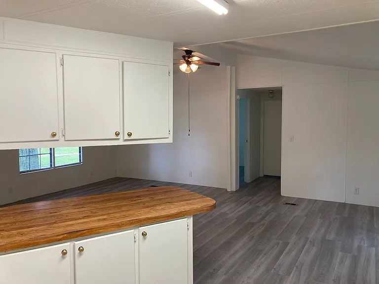 1749 N Lake Dr — Photo 3