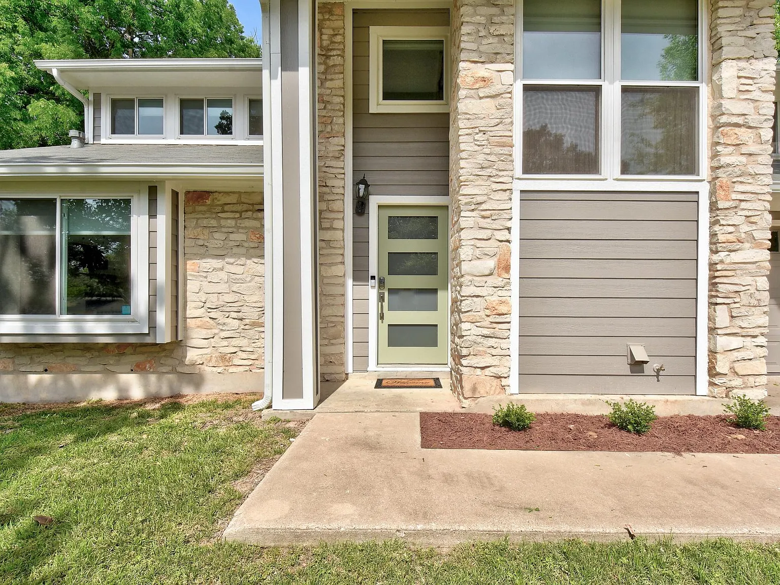7902 Keneshaw Dr — Photo 2