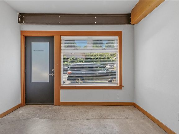 2nd image of 5924 N Albina Ave