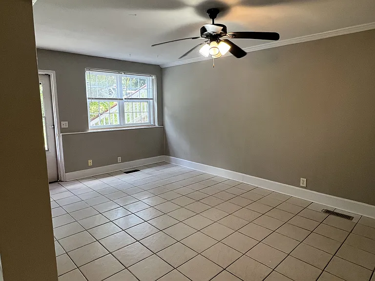 570 Denton Dr #B — Photo 8