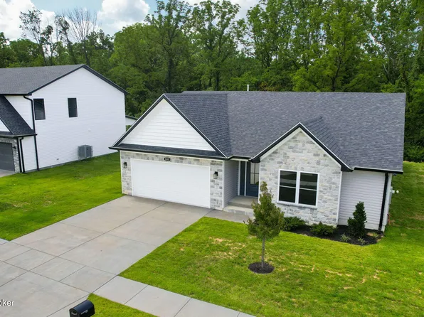 8207 Roseborough Rd, Louisville, KY 40228