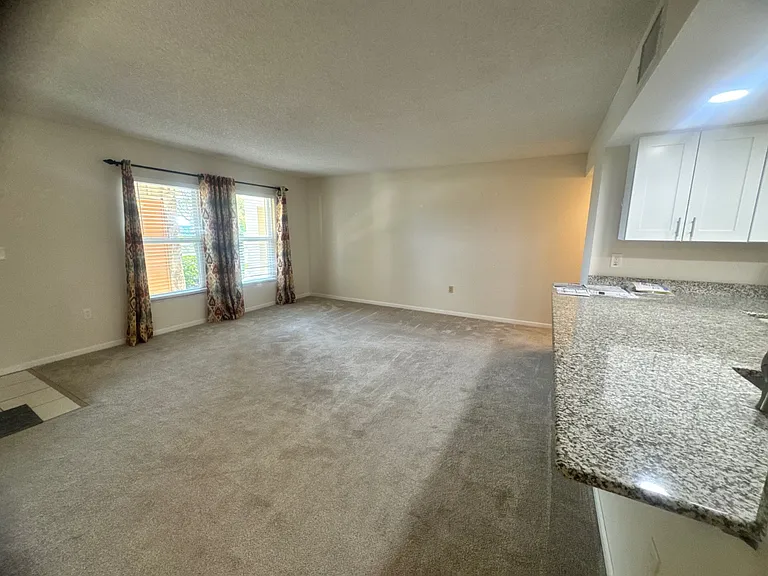 3607 Edgewater Dr — Photo 3