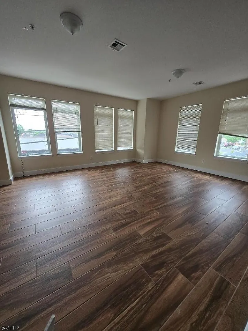 1 bed, 1.0 bath, $2,000 — Photo 1