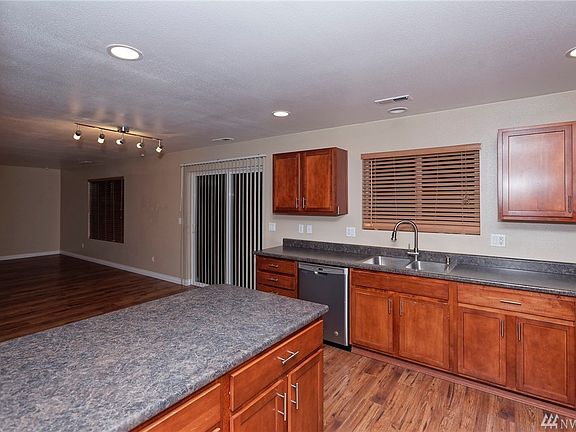 4th image of 18437 95th Avenue Ct E