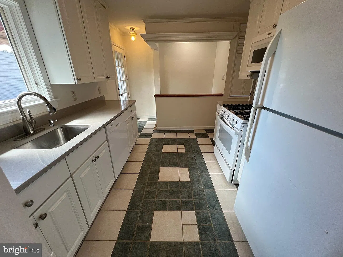 2 bed, 2.0 bath, 1979 sqft, $2,950 — Photo 4