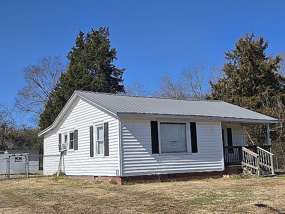 4th image of 161 Wayside Dr