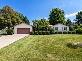 830 Oriole Ct, Geneseo, IL 61254
