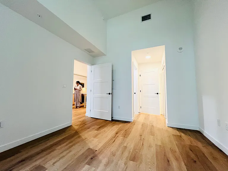 1652 NE 124th St #201 — Photo 6