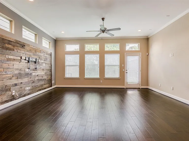 5807 Larkin St — Photo 8