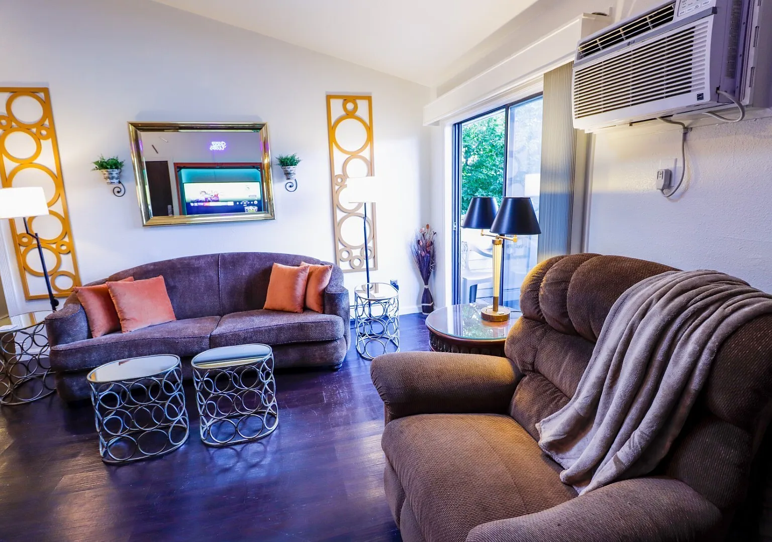 Sunny Condo w/TVs,fireplace,pool,work space,more! — Photo 3