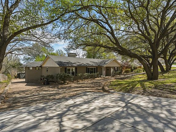 2nd image of 3863 Clayton Rd E