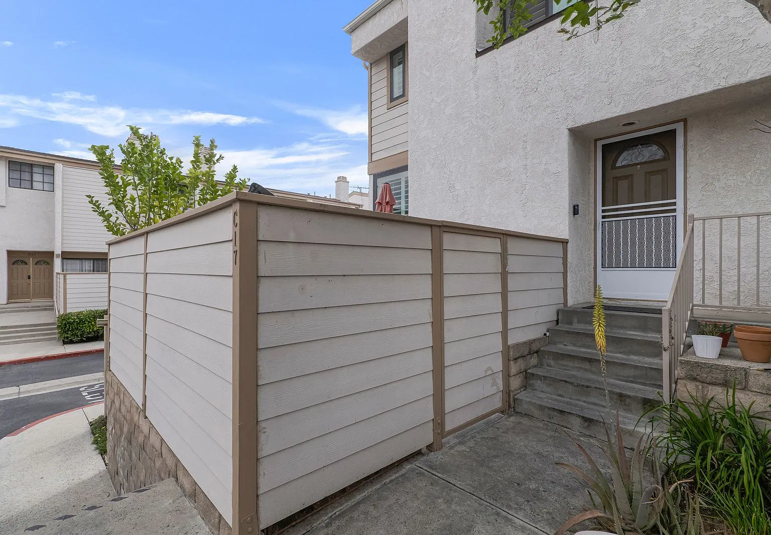 3 bed, 2.5 bath, 1669 sqft, $3,900 — Photo 3