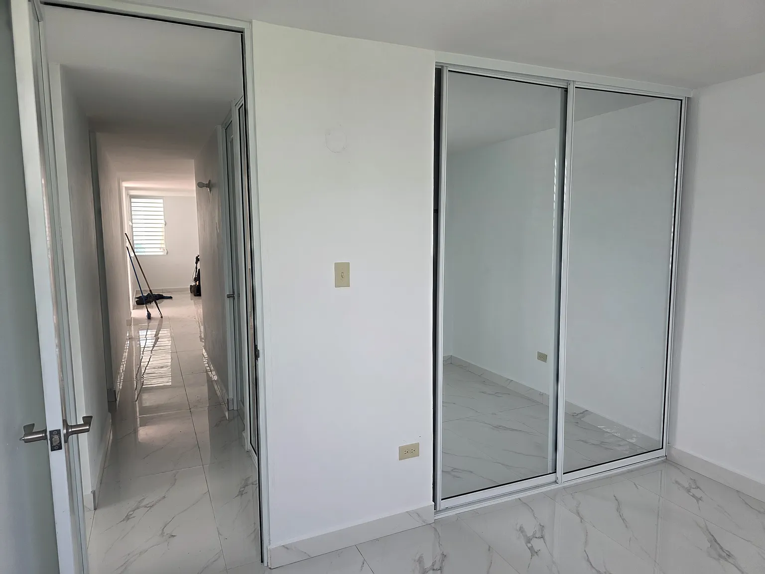 3 bed, 2000 sqft, $2,900 — Photo 2