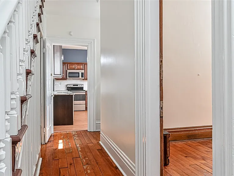 617 Avery St — Photo 6