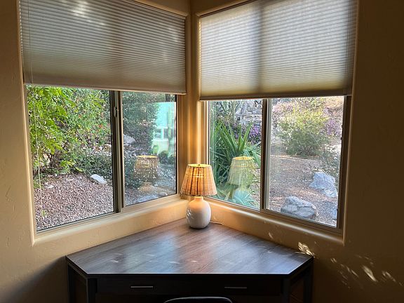 Desk with dimmable lamp.