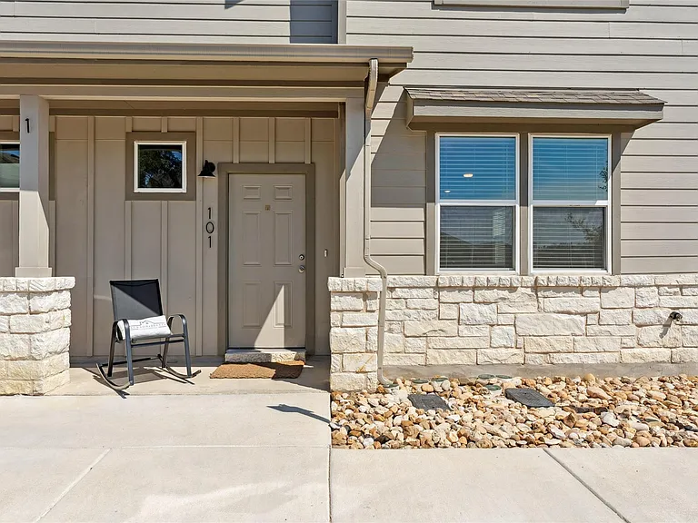 520-903B Powell Dr — Photo 32