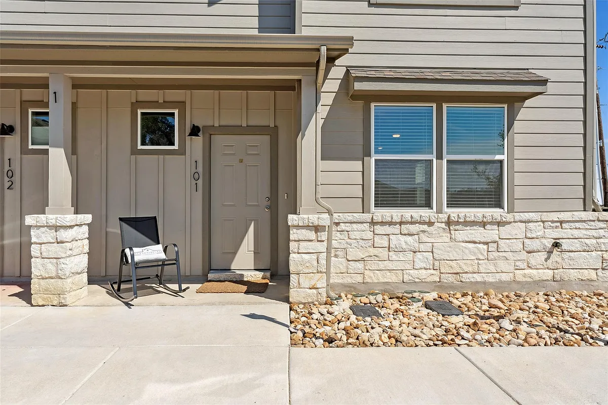 Building Photo - 520-1102B Powell Dr