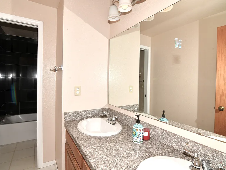 2739 Walker Ct SE — Photo 18