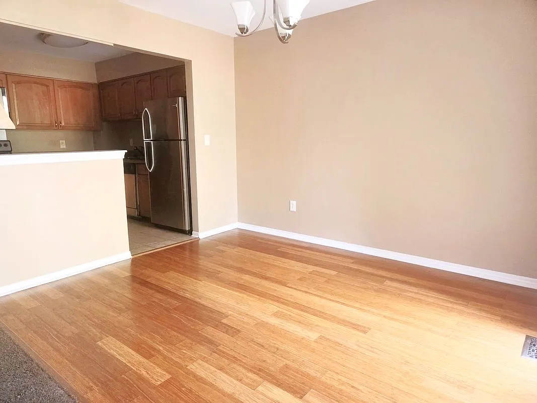 3 bed, 2.5 bath, 1315 sqft, $1,745 — Photo 3