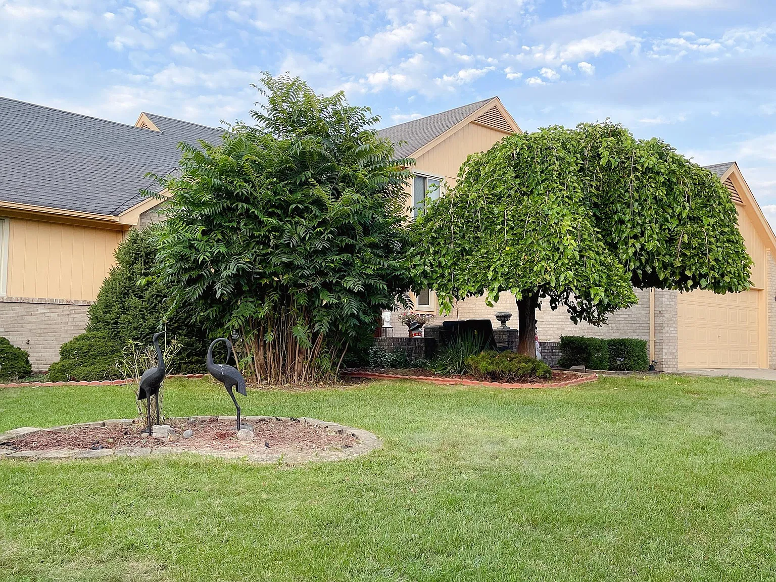 1450 Durand Dr — Photo 3