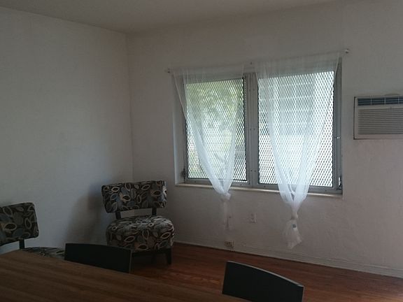 2nd image of 913 Michigan Ave APT 9