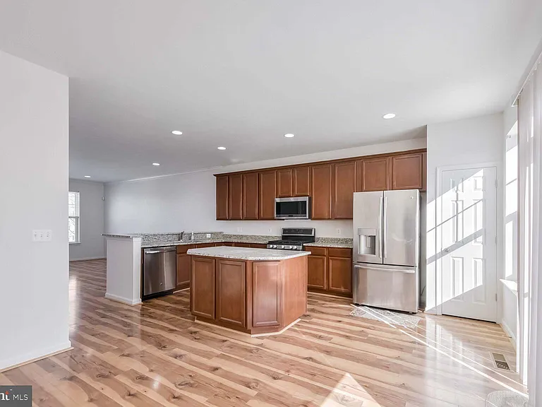 117 Gristmill Ct — Photo 2