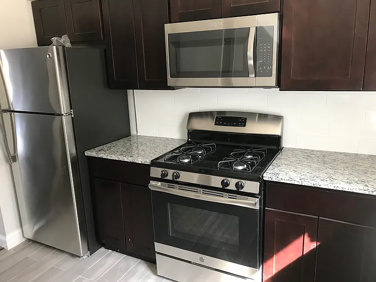 Karl Place Apartments — Photo 25