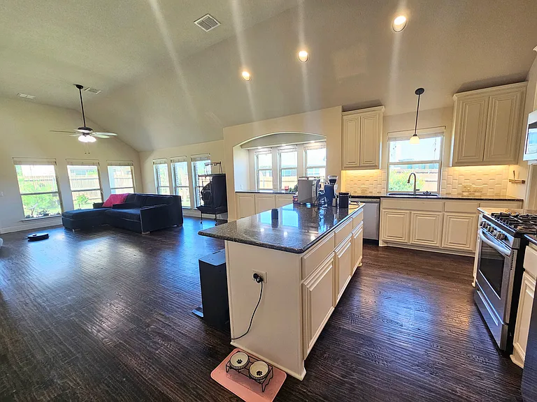210 Spruce Valley Dr — Photo 7