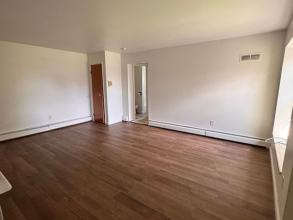 2nd image of 314-316 Reis St #11