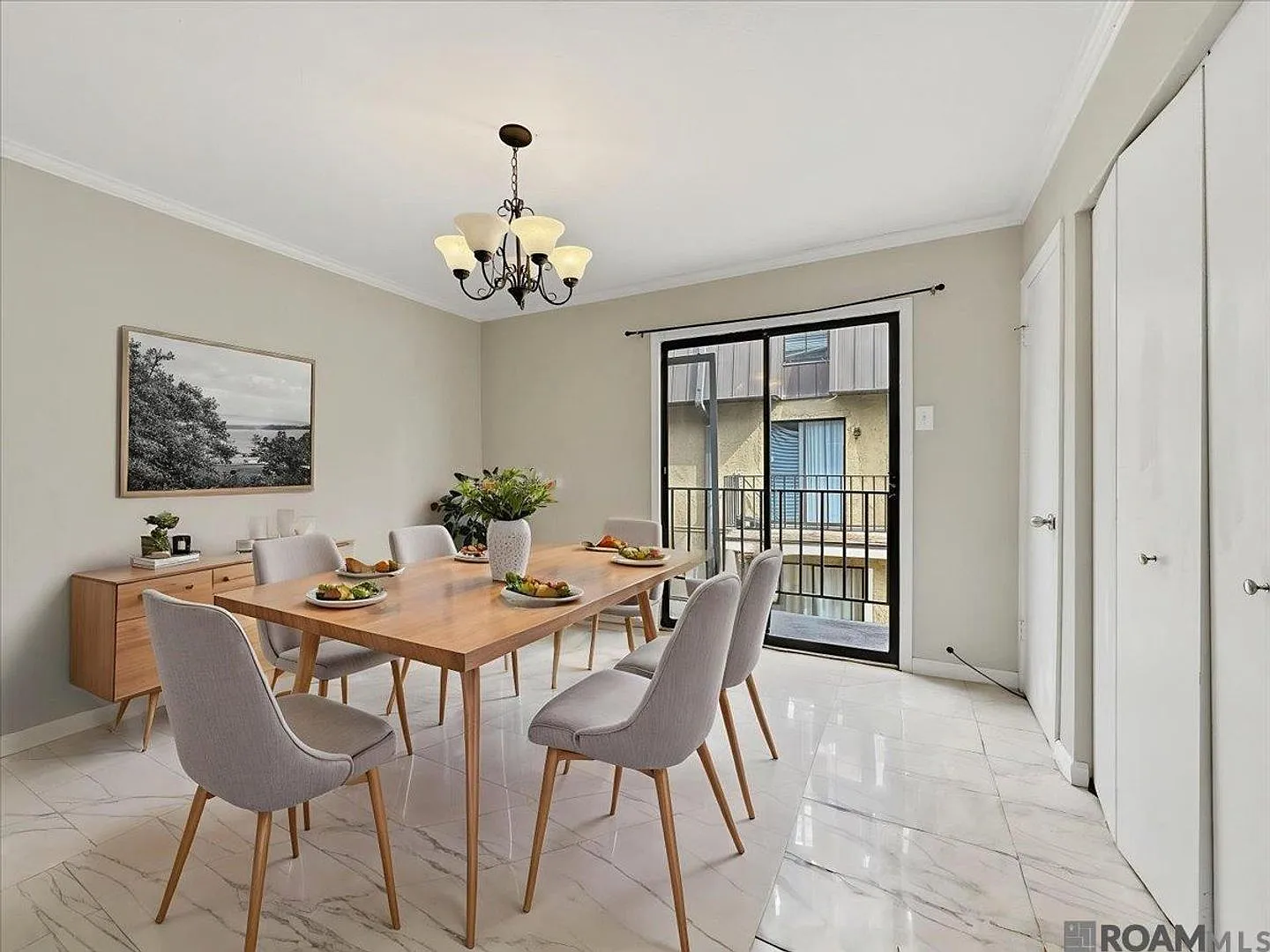 2 bedroom Condo Located in a Gated Community — Photo 3