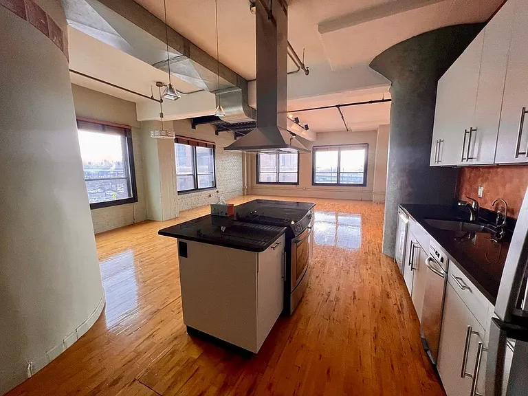 210 Lincoln St #304 — Photo 3