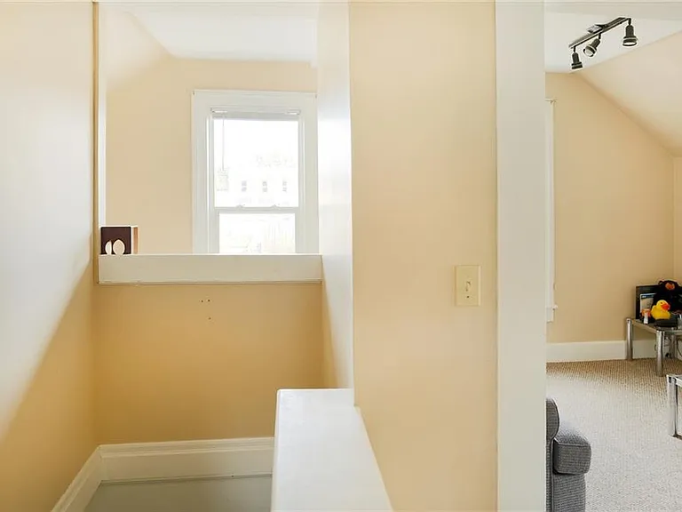 1 Frazer St #UPPER — Photo 6