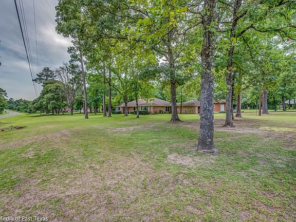5th image of 157 Fairview Dr