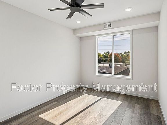5th image of 340 Webster Ave Unit 307