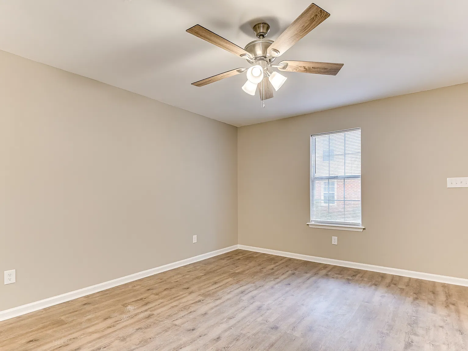 Willow Springs Apartments — Photo 2