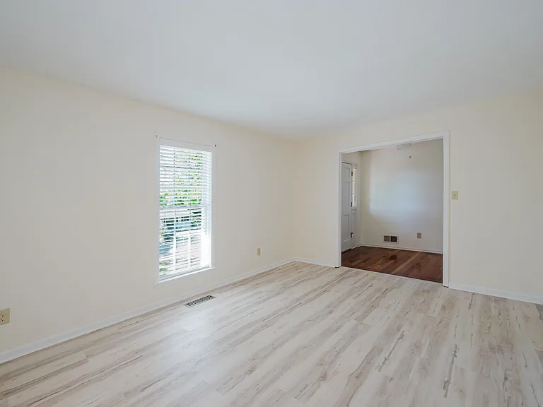 1828 Jacobs Ln — Photo 7
