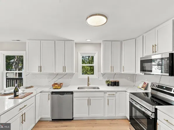 1533 Mayfield Rd, Edgewater, MD 21037