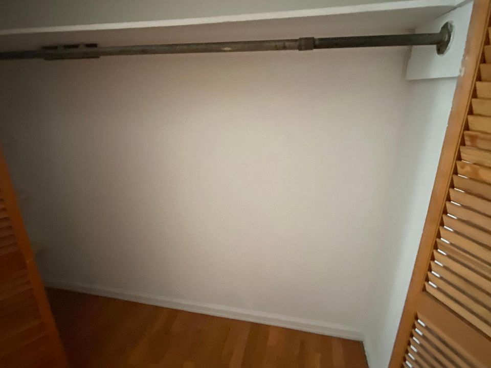1st image of 21 Deerhaunt Dr