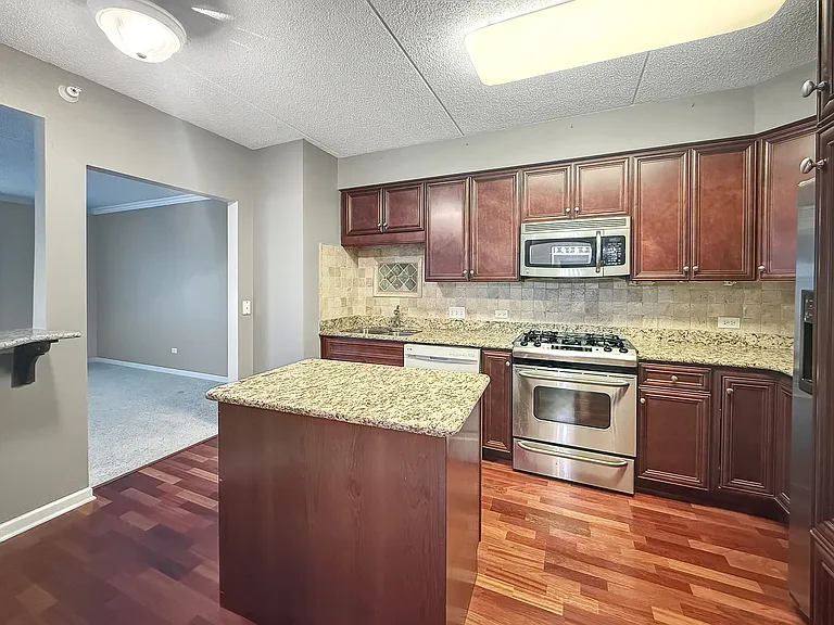 701 W Rand Rd #137 — Photo 3