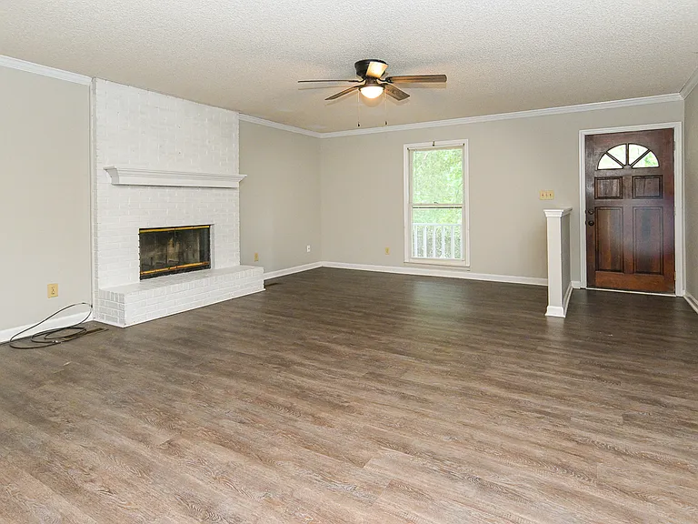 157 Greenwood Dr — Photo 6